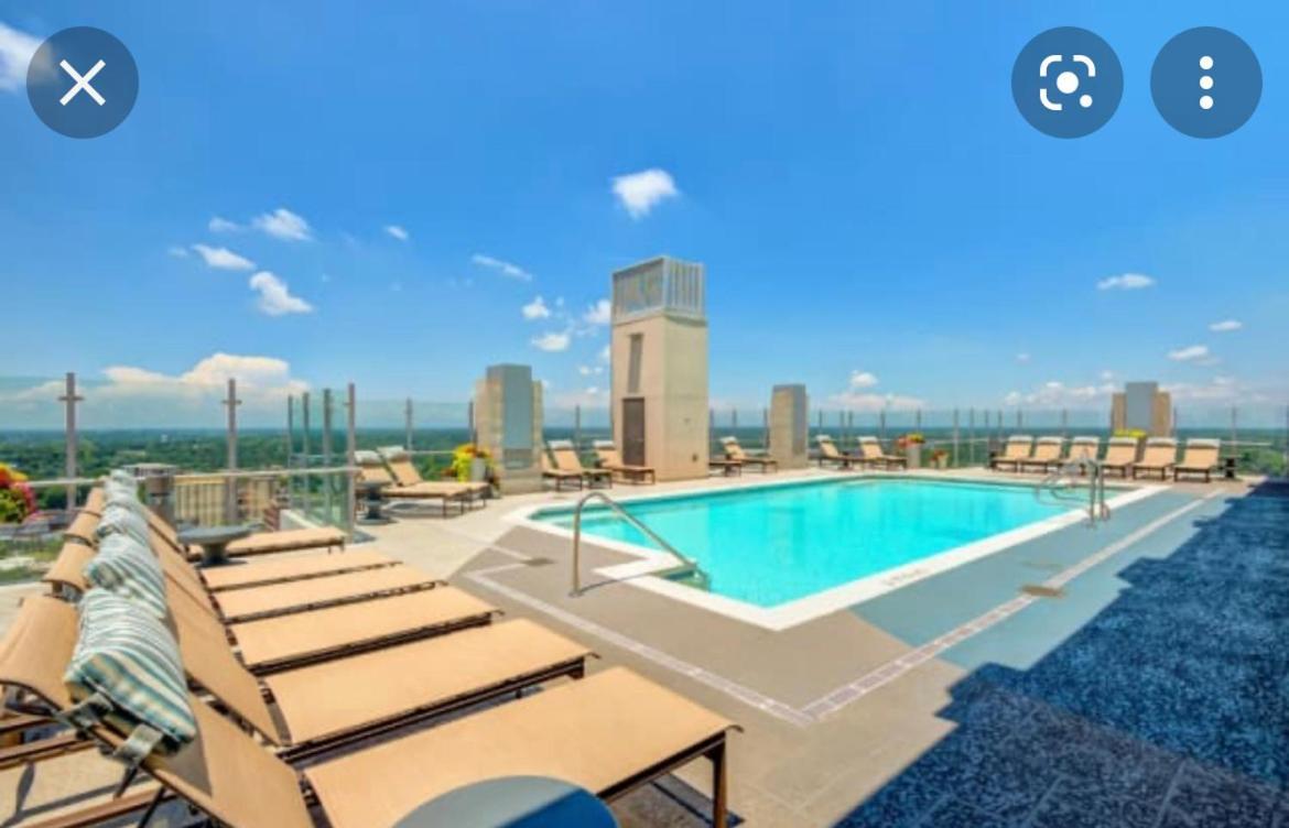 Luxurious 1Br Uptown Highrise/ Balcony With City View! Charlotte Esterno foto